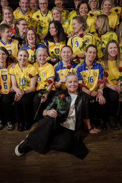 Marika Domanski Lyfors med vänner fotograferade