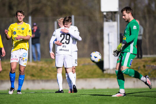 Helsingborgs Oscar Aga och Adrian Svanbäck jublar