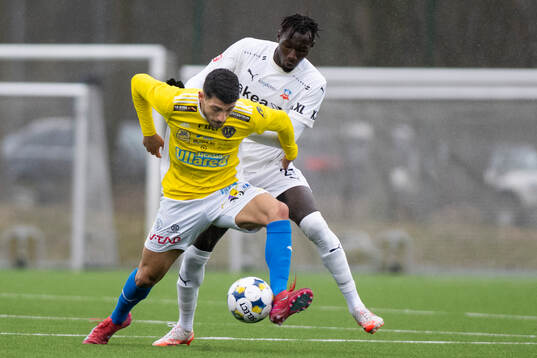 Helsingborgs Ebrima Bajo och Falkenbergs Leonardo Farah