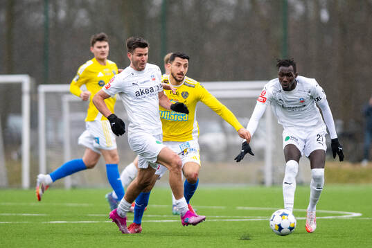 Helsingborgs Wilhelm Loeper och Falkenbergs Leonardo Farah