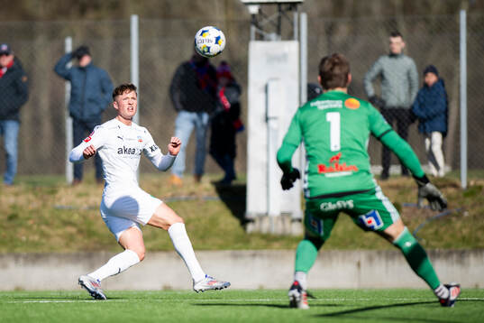 Helsingborgs Marcus Gudmann mot Falkenbergs målvakt Anton