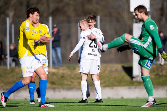 Helsingborgs Oscar Aga och Adrian Svanbäck jublar