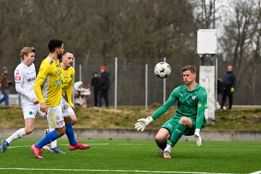 Helsingborgs Johan Brattberg räddning på skott av