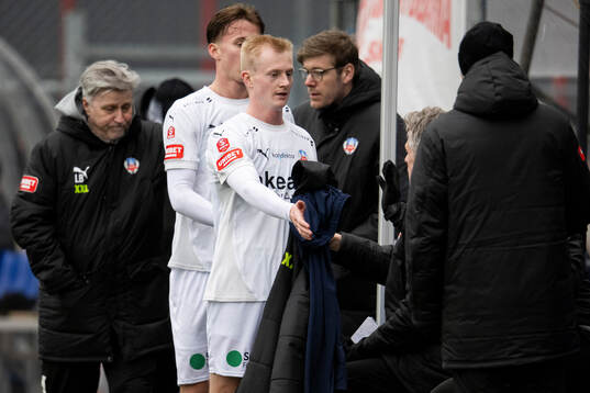 Helsingborgs Oscar Aga tackas