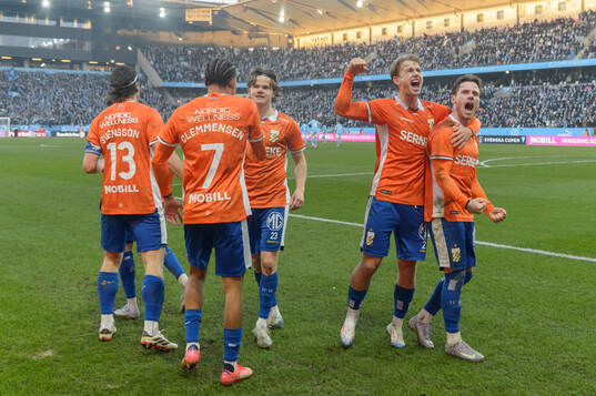 IFK Göteborgs spelare jublar