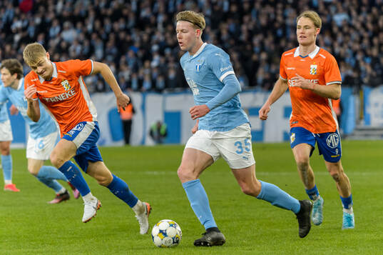 Malmö FFs Nils Zätterström mot IFK Göteborgs David