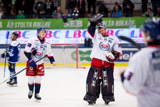 Oskarshamns Axel Landén och målvakt Evan Cowley