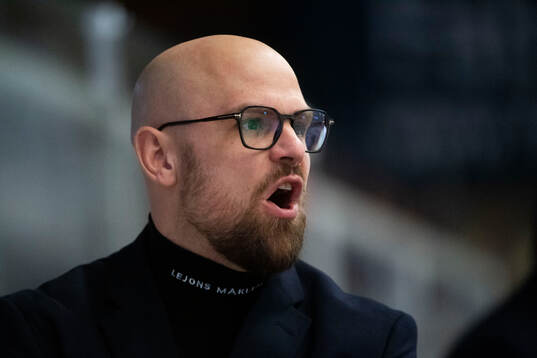 Karlskogas tränare Dennis Hall