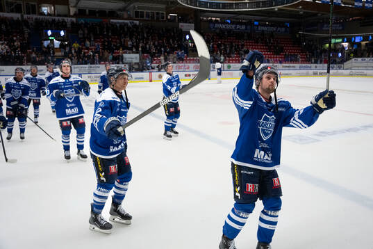 Karlskogas spelar jublar