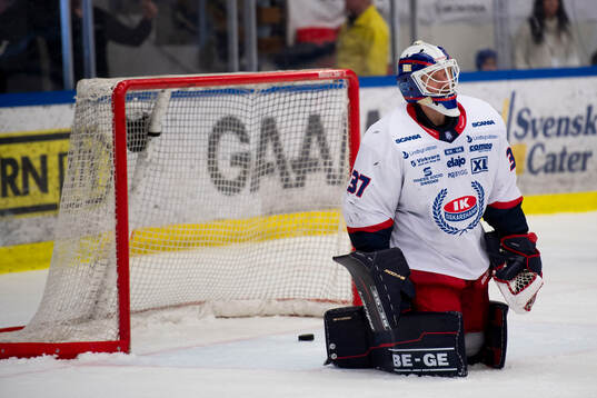 Oskarshamns målvakt Evan Cowley deppar