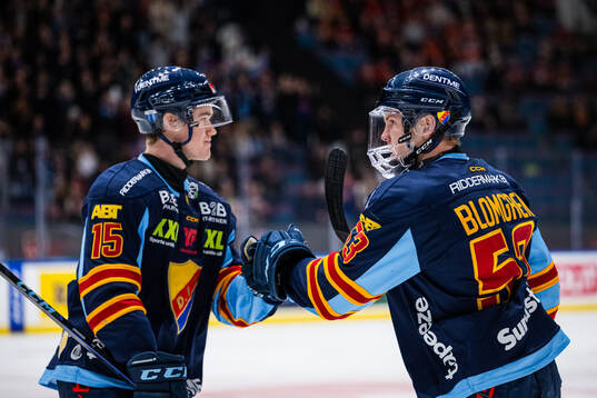 Djurgårdens David Blomgren jublar med Filip Eriksson