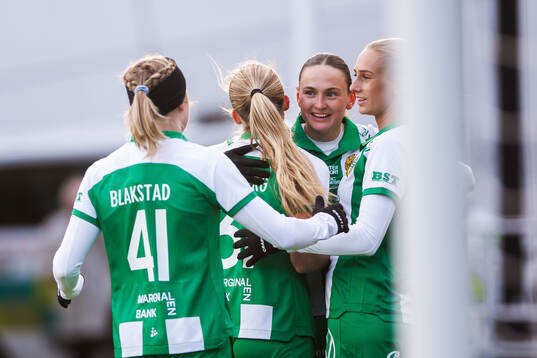 Hammarbys Vilde Hasund och Ellen Wangerheim jublar med
