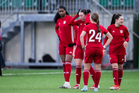 Piteås Sharon Sampson, Emma Åström, Emily Gray och