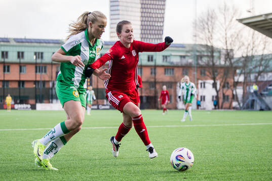 Hammarbys Smilla Holmberg och Piteås Emma Åström