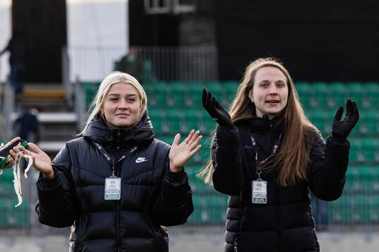 Hammarbys Klara Folkesson och målvakt Anna Tamminen
