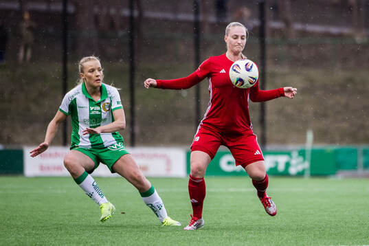 Hammarbys Smilla Holmberg och Piteås Emma Viklund