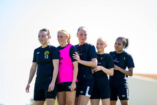 Hedvig Petersson, Emilia Bengtsson, Stina Jensen, Tea