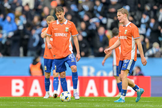 IFK Göteborgs Ramon Pascal Lundqvist och Max Fenger deppar