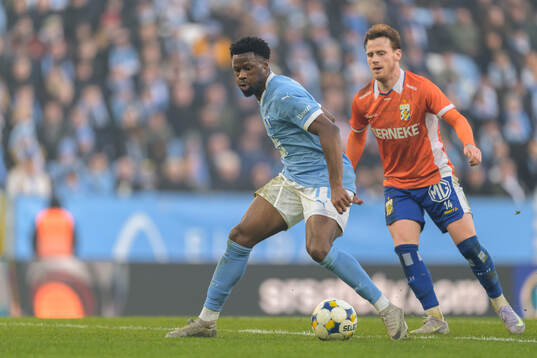 Malmö FFs Emmanuel Ekong och IFK Göteborgs Tobias Heintz