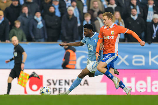 Malmö FFs Emmanuel Ekong och IFK Göteborgs Noah Tolf