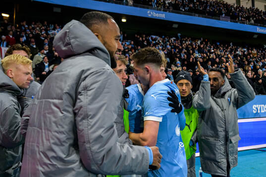 Malmö FFs Oliver Berg jublar med lagkamrater
