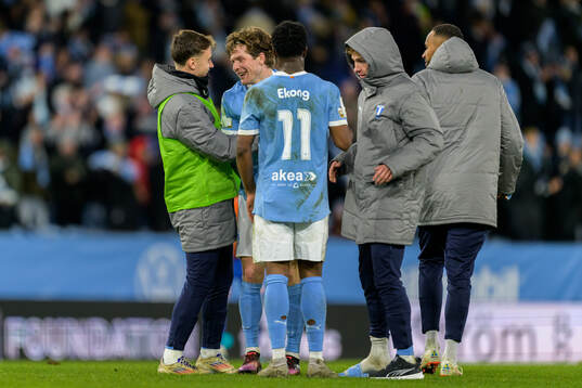 Malmö FFs Oliver Berg jublar med lagkamrater