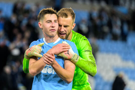 Malmö FFs Lasse Berg Johnsen och målvakt Ricardo Friedrich