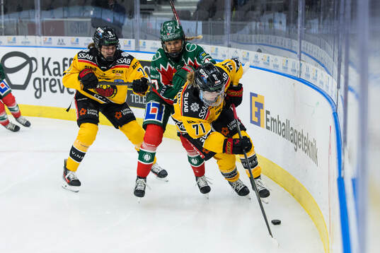Luleås Tilde Sjödin och Savannah Norcross mot Frölundas