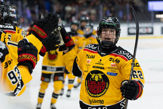 Luleås Sarah Bujold jublar