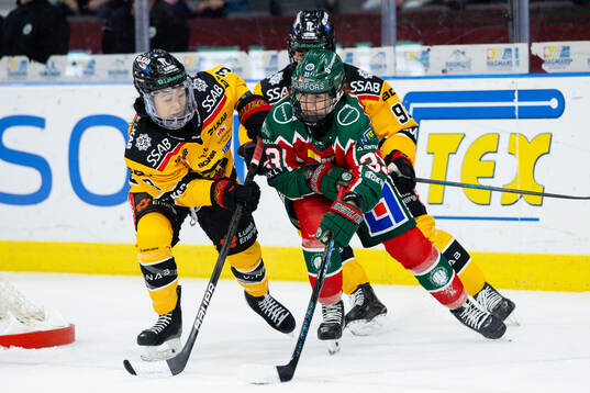 Luleås Camryn Wong och Nadia Mattivi mot Frölundas