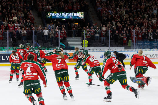 Frölundas spelare jublar