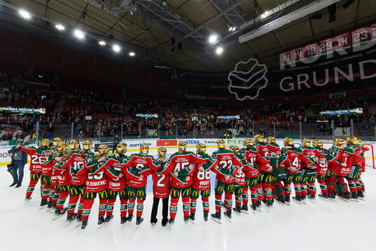 Frölundas spelare jublar