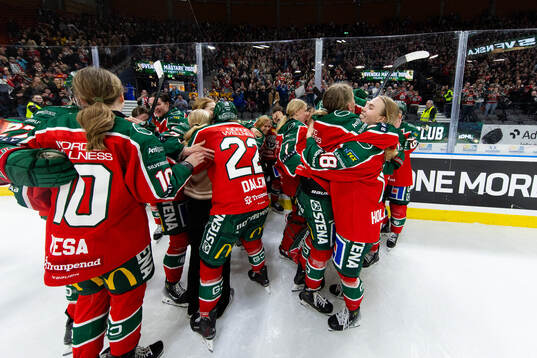 Frölundas spelare jublar