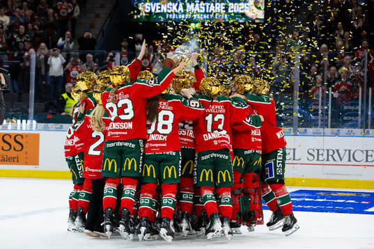 Frölundas spelare jublar