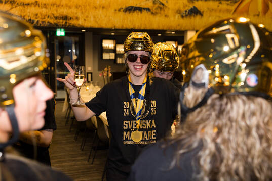 Frölundas spelare på en guldfest