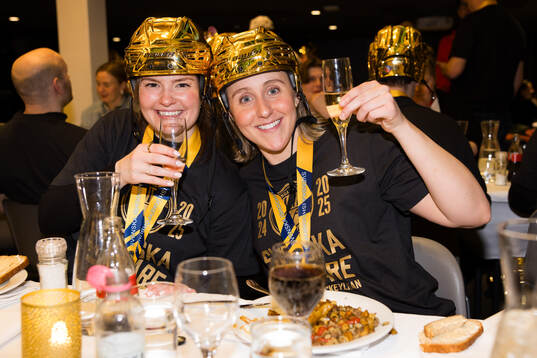 Frölundas Felicia Linder och Hanna Olsson på guldfesten