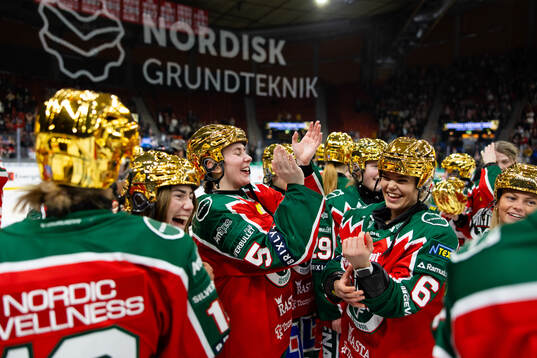 Frölundas spelare jublar