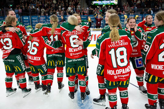 Frölundas spelare jublar