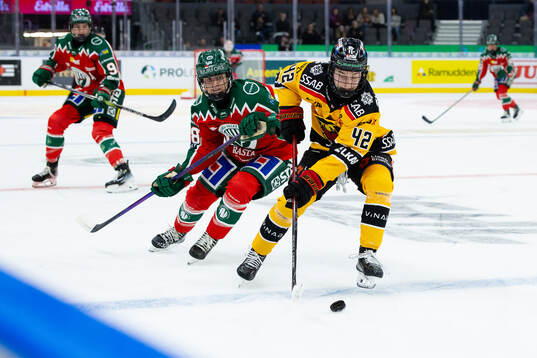 Frölundas Sydney Brodt och Luleås Viivi Vainikka