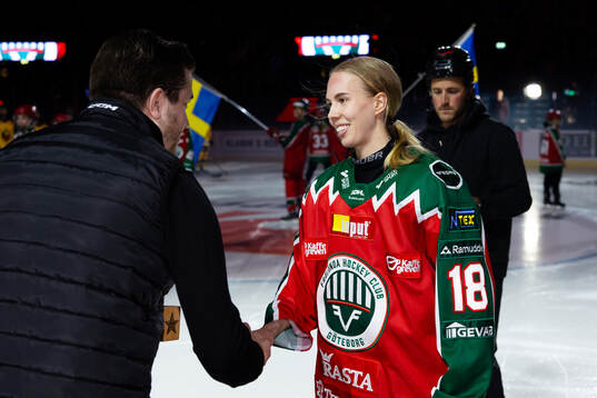 Frölundas Elisa Holopainen tilldelas Guldhjälmen av