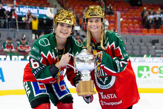 Frölundas Maja Beverin och Jennifer Carlsson jublar med
