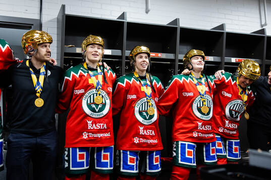 Frölundas spelare jublar i omklädningsrummet