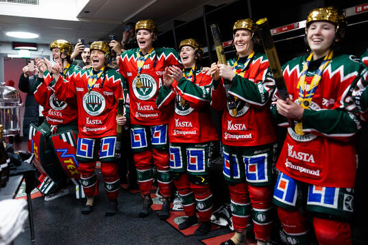 Frölundas spelare jublar i omklädningsrummet