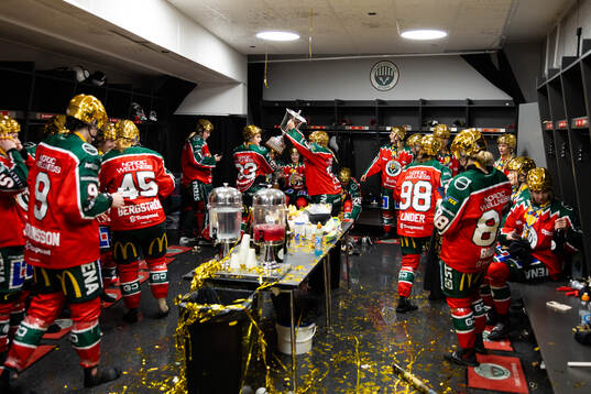 Frölundas spelare jublar i omklädningsrummet