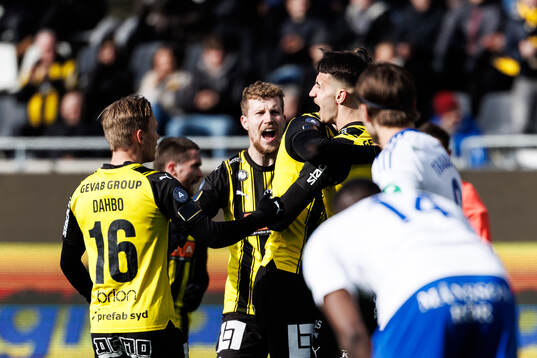 Häckens Srdjan Hrstic jublar