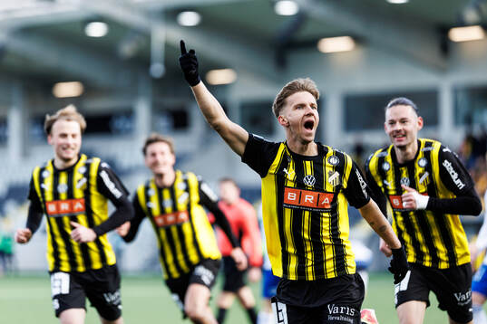 Häckens Samuel Leach Holm jublar