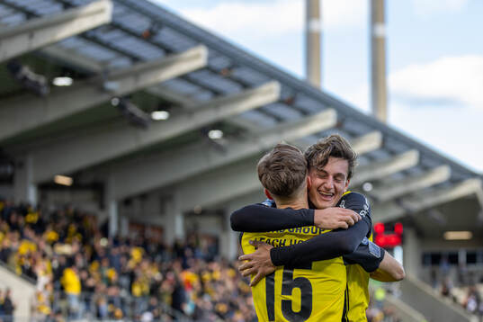 Häckens Samuel Leach Holm och Silas Andersen jublar