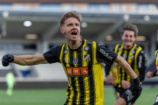 Häckens Samuel Leach Holm jublar