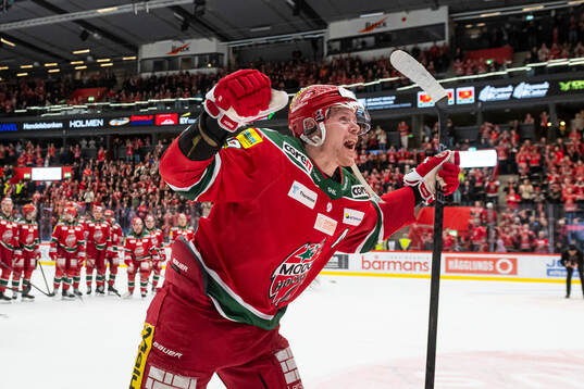 Modos Mikkel Aagaard jublar