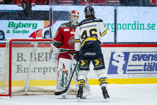 Modos målvakt Lassi Lehtinen och HV71s Joona Luoto